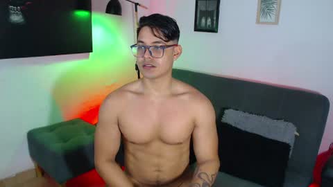 Snapshot of axell_dior chatting on 06-23-26, 01:09 axell online show from 06-23-26, 01:09