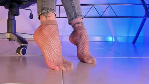 Snapshot of axellcollins chatting on 11-24-25, 10:42 im your little femboy ALEX online show from 11-24-25, 10:42