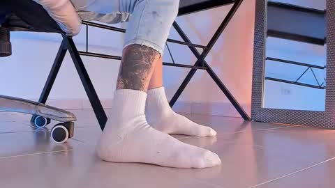 Snapshot of axellcollins chatting on 11-28-25, 09:50 im your little femboy ALEX online show from 11-28-25, 09:50