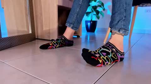 Snapshot of axellcollins chatting on 12-14-25, 08:46 im your little femboy ALEX online show from 12-14-25, 08:46