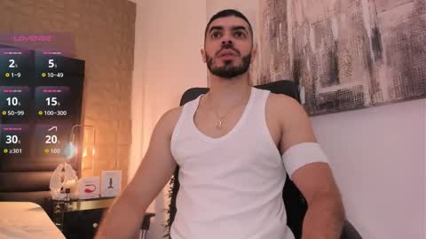 Snapshot of axelthompsom chatting on 09-21-25, 11:45 Axel Thompsom online show from 09-21-25, 11:45