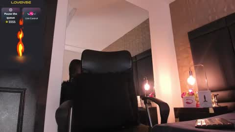 Snapshot of axelthompsom chatting on 10-03-25, 11:51 Axel Thompsom online show from 10-03-25, 11:51