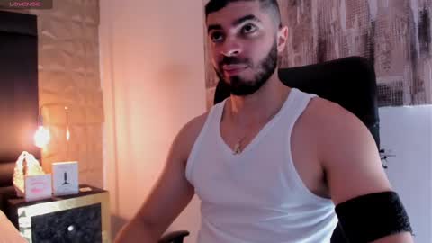 Snapshot of axelthompsom chatting on 10-04-25, 10:57 Axel Thompsom online show from 10-04-25, 10:57