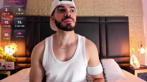 Snapshot of axelthompsom chatting on 10-21-25, 11:22 Axel Thompsom online show from 10-21-25, 11:22