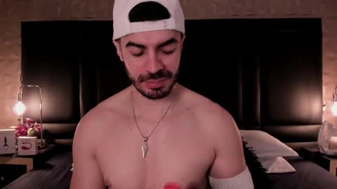 Snapshot of axelthompsom chatting on 11-12-25, 12:05 Axel Thompsom online show from 11-12-25, 12:05