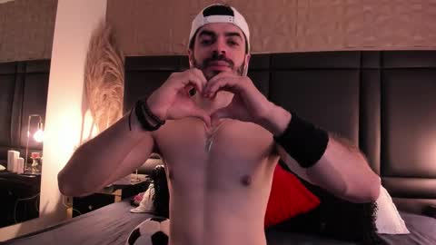 Snapshot of axelthompsom chatting on 11-19-25, 11:21 Axel Thompsom online show from 11-19-25, 11:21