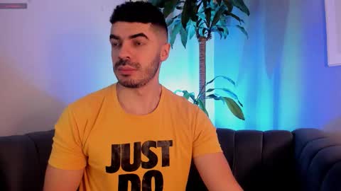 Snapshot of axelthompsom chatting on 12-14-25, 11:04 Axel Thompsom online show from 12-14-25, 11:04