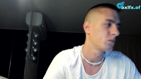 Axl online show from 10-24-25, 12:41