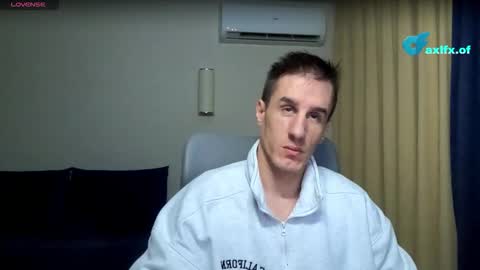 Axl online show from 02-25-26, 11:36