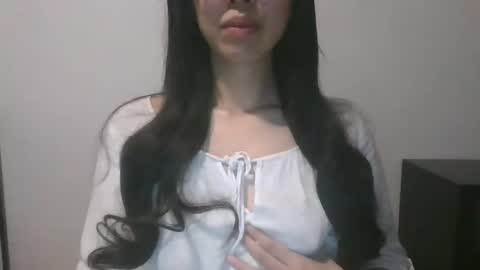 Snapshot of axuepetitt chatting on 12-18-24, 10:24 axue online show from 12-18-24, 10:24