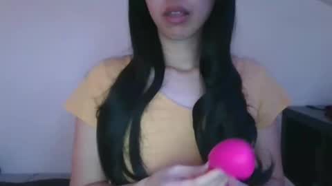 Snapshot of axuepetitt chatting on 02-11-25, 03:51 axue online show from 02-11-25, 03:51