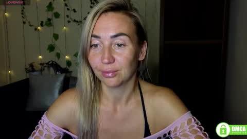 Snapshot of ay_kiss_jully chatting on 09-08-25, 05:45 Jully online show from 09-08-25, 05:45