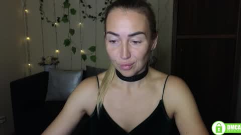 Snapshot of ay_kiss_jully chatting on 10-11-25, 05:44 Jully online show from 10-11-25, 05:44