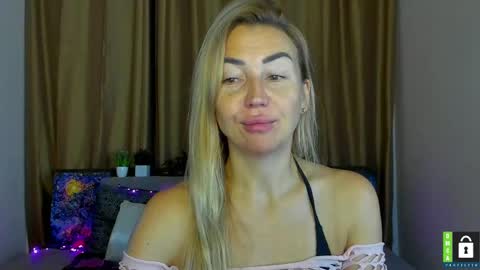 Snapshot of ay_kiss_jully chatting on 10-18-25, 05:32 Jully online show from 10-18-25, 05:32