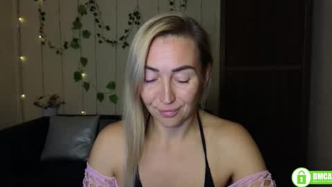 Snapshot of ay_kiss_jully chatting on 10-23-25, 06:39 Jully online show from 10-23-25, 06:39