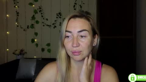 Snapshot of ay_kiss_jully chatting on 10-26-25, 06:25 Jully online show from 10-26-25, 06:25