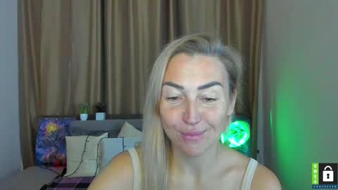 Snapshot of ay_kiss_jully chatting on 11-08-25, 06:29 Jully online show from 11-08-25, 06:29