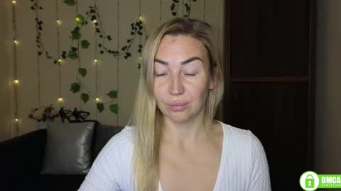 Snapshot of ay_kiss_jully chatting on 11-09-25, 06:28 Jully online show from 11-09-25, 06:28