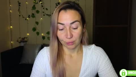 Snapshot of ay_kiss_jully chatting on 11-18-25, 06:34 Jully online show from 11-18-25, 06:34