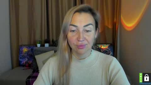 Snapshot of ay_kiss_jully chatting on 11-22-25, 06:29 Jully online show from 11-22-25, 06:29