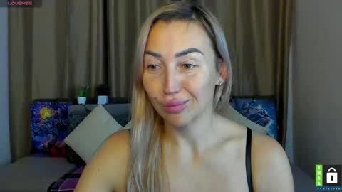 Snapshot of ay_kiss_jully chatting on 12-01-25, 06:24 Jully online show from 12-01-25, 06:24