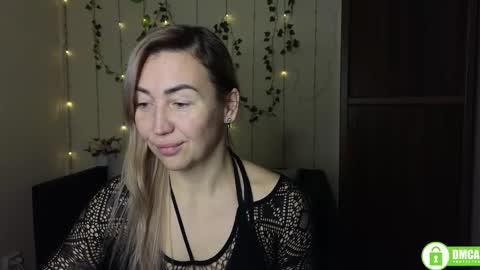 Snapshot of ay_kiss_jully chatting on 12-21-25, 06:26 Jully online show from 12-21-25, 06:26