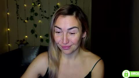 Snapshot of ay_kiss_jully chatting on 01-06-26, 06:22 Jully online show from 01-06-26, 06:22