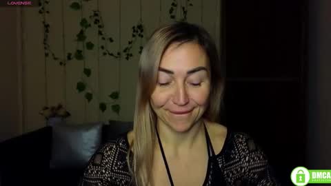 Snapshot of ay_kiss_jully chatting on 01-09-26, 06:31 Jully online show from 01-09-26, 06:31