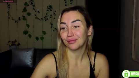 Snapshot of ay_kiss_jully chatting on 01-13-26, 06:35 Jully online show from 01-13-26, 06:35