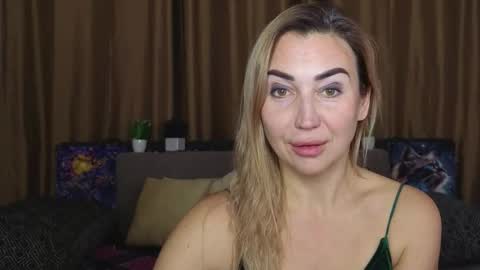 Snapshot of ay_kiss_jully chatting on 01-17-26, 06:33 Jully online show from 01-17-26, 06:33