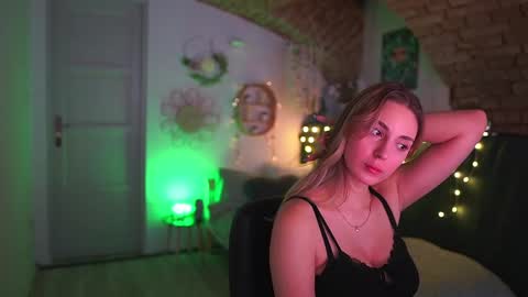 aya hitakayama  online show from 01-21-25, 11:02