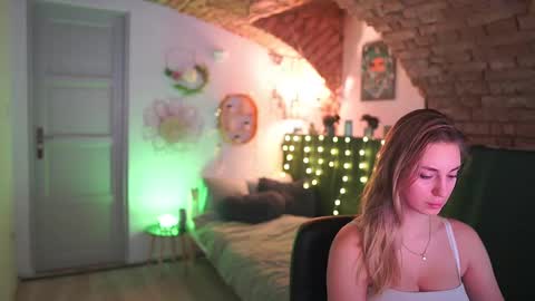 aya hitakayama  online show from 01-24-25, 07:18