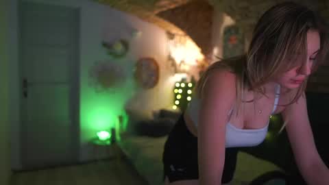 aya hitakayama  online show from 01-24-25, 10:19