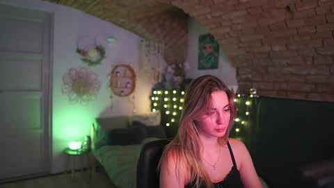 aya hitakayama  online show from 02-10-25, 07:38