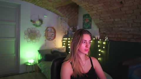 aya hitakayama  online show from 02-12-25, 10:26