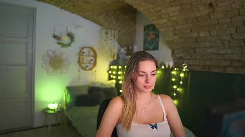 aya hitakayama  online show from 02-13-25, 06:48