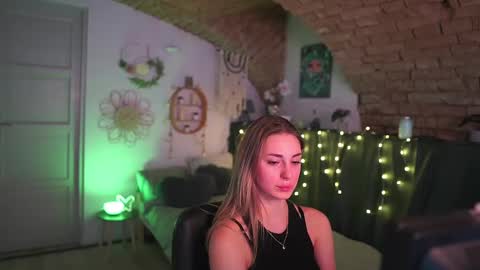 aya hitakayama  online show from 02-18-25, 07:30