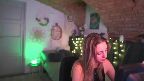 aya hitakayama  online show from 02-18-25, 10:36