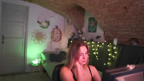 aya hitakayama  online show from 02-24-25, 07:30