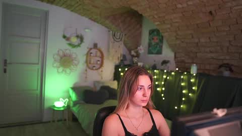 aya hitakayama  online show from 02-24-25, 10:36