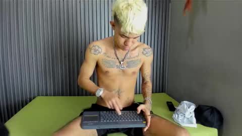 Snapshot of ayala_tattoo chatting on 12-15-25, 08:02 Ayala online show from 12-15-25, 08:02