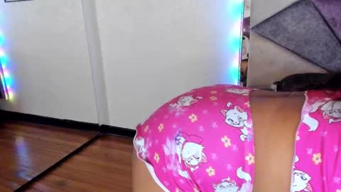 Snapshot of aycce_mei chatting on 03-11-25, 02:21 Aycce online show from 03-11-25, 02:21