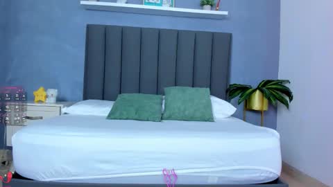 Alyda Jaramillo online show from 11-07-25, 08:09