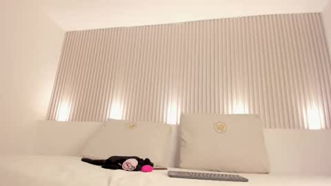 Ayla  online show from 04-21-26, 08:55