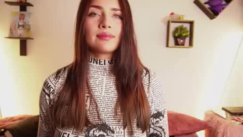 Snapshot of ayleenevans chatting on 12-22-25, 07:27 SOPHY ROGERS online show from 12-22-25, 07:27