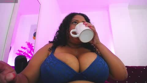 Snapshot of ayliinn_ chatting on 05-19-26, 01:56 Ayliinn online show from 05-19-26, 01:56