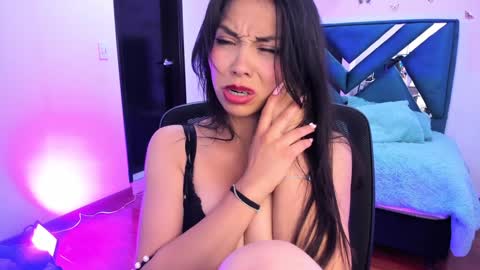 Snapshot of aylin_diazz chatting on 01-09-25, 11:56 Aylin online show from 01-09-25, 11:56