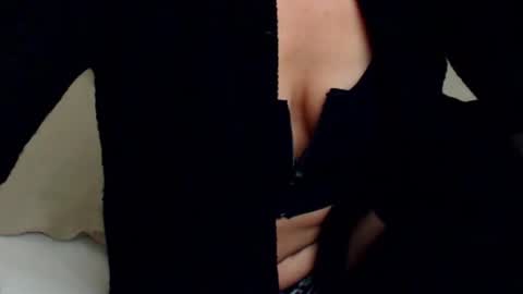 Snapshot of aylynrichard chatting on 10-16-25, 05:08 aylynrichard online show from 10-16-25, 05:08