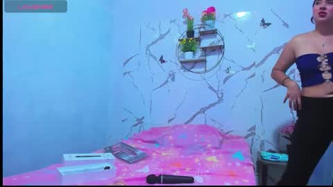 Snapshot of aymy2025 chatting on 12-13-25, 11:21 Aymy online show from 12-13-25, 11:21