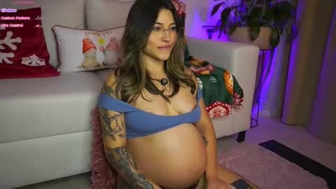 Snapshot of ayralee chatting on 11-13-25, 01:48 Ayra L online show from 11-13-25, 01:48